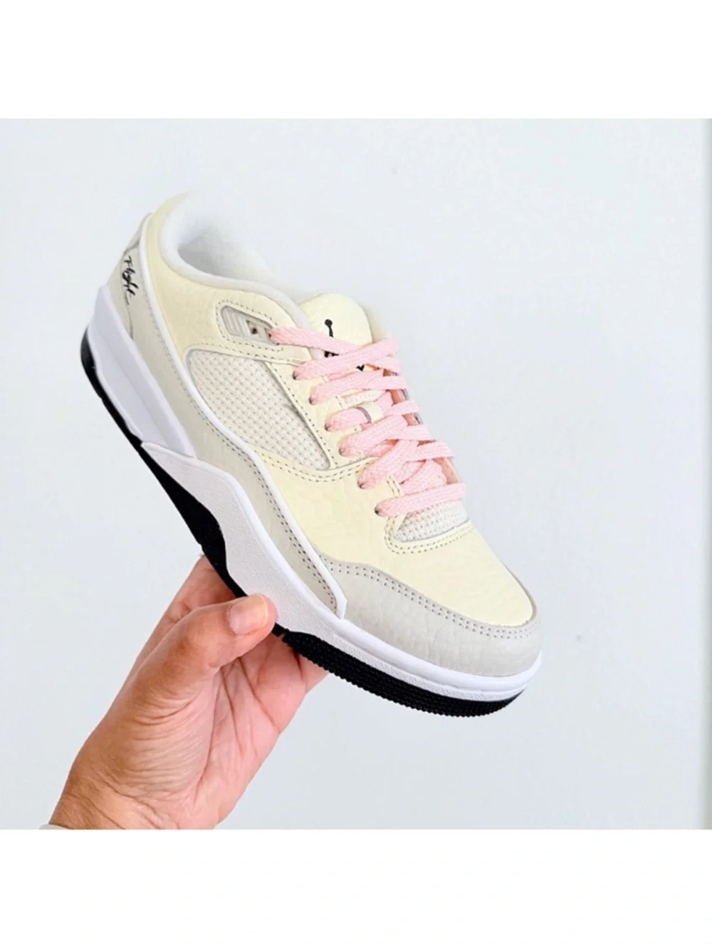 Nike Jordan Flight Court Cream & Pink Low-Top Sneaker Women’s Size 9